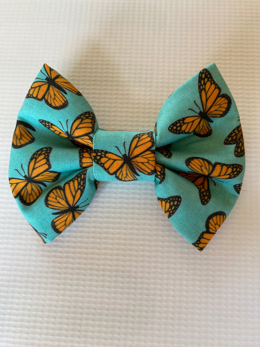 Pretty Monarchs Bow Tie
